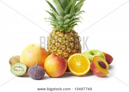 Fruta sobre un fondo blanco