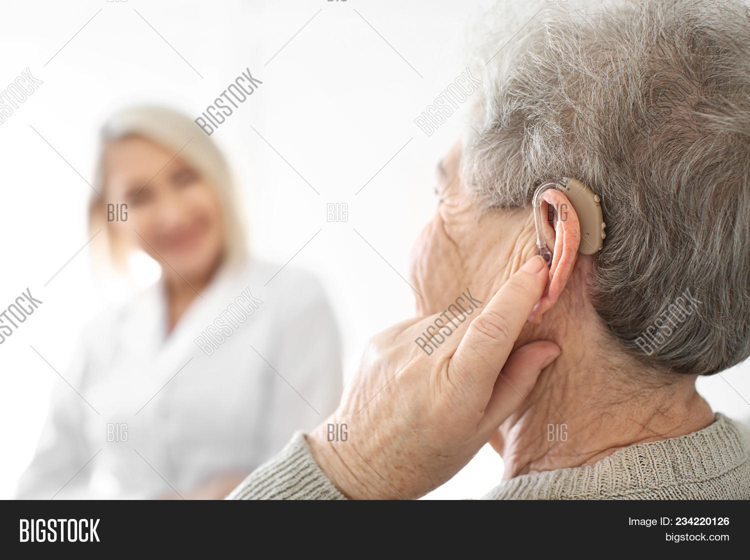 Звон в ушах. Шум в ушах капли. Звон в ушах. Тиннитус причины лечение. Тиннитус.