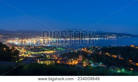 Vista Di La Spezia Al Tramonto,con Luci