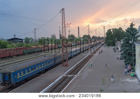 Konstantinovka, Ukraine - May 31, 2017: Train And Passengers At The Train Station Of The Frontline C