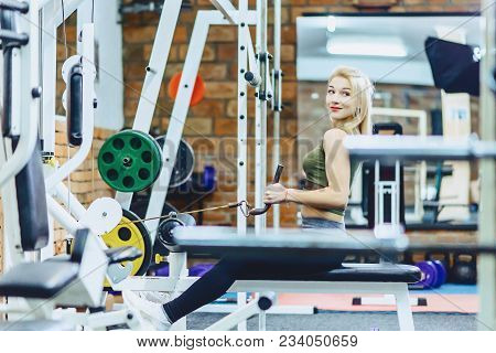 Girl Pull Her Back In Simulator