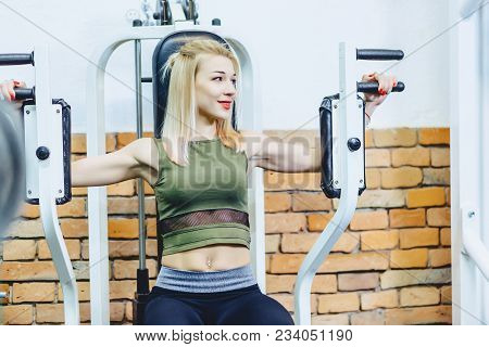 Girl Dumps Her Breasts In Simulator