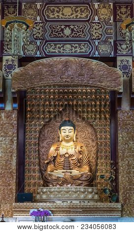 Hacienda Heights, Ca, Usa - March 23, 2018: Statue Of Amitabha Buddha In Main Shrine Of Hsi Lai Budd