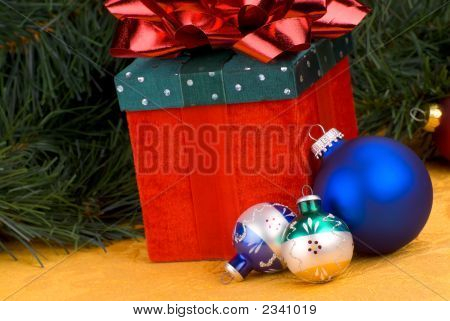 Bolas de Natal e presentes
