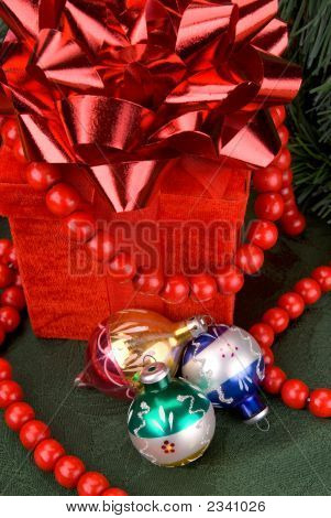 Bolas de Natal e presentes