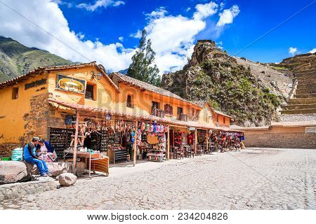 Ollantaytambo, Peru - 27 April 2017: Downtown Of The Small Medieval City Of Ollantaytambo, With Inca