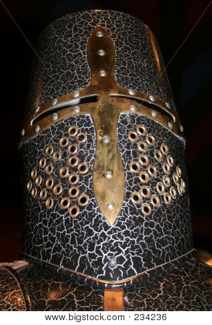 Knights hjelm