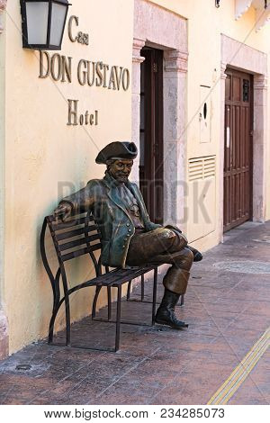 Campeche, Mexico-march 13, 2018: Bronze Statue In Front Of The Casa Don Gustavo Hotel, Campeche, Mex