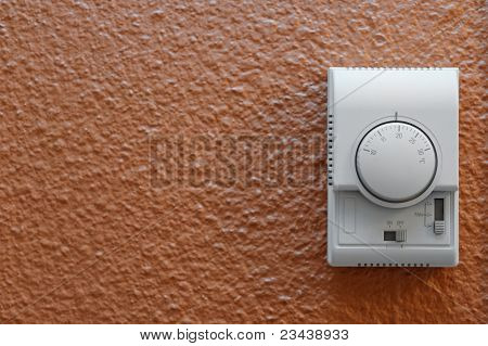 Panneau de commande de climatisation sur mur