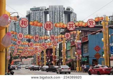 24-february-2018 Traffic On China Town Market Singapore Between Chinease New Year