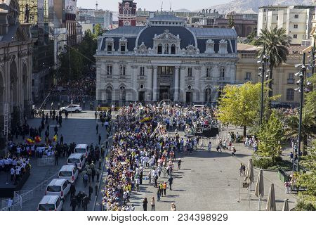 Santiago De Chile, Chile - January 16, 2018: Unidentified People On The Street Of Santiago De Chile 