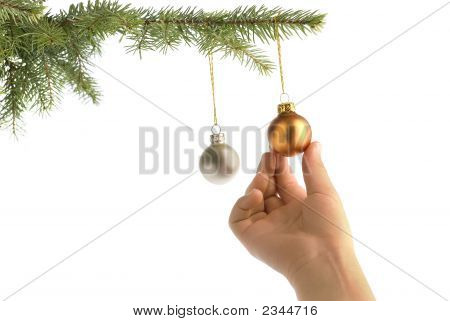 クリスマス ボールをぶら下げ子供たち