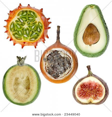 เรียกเก็บเงินสดผลไม้แปลกใหม่ (kiwano อโวคาโด feijoa, granadilla ฟิก) แยกต่างหากบน backgr สีขาว