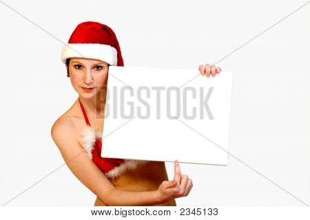 Natale ragazza alzando un cartello bianco per Copyspace