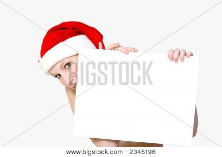 Natale ragazza alzando un cartello bianco per Copyspace