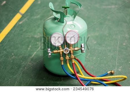 The Manifold Gauge For Air Condition Service.