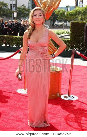 LOS ANGELES - 10 settembre: Jennette McCurdy arrivando a creativi Primetime Emmy Awards arrivi a 
