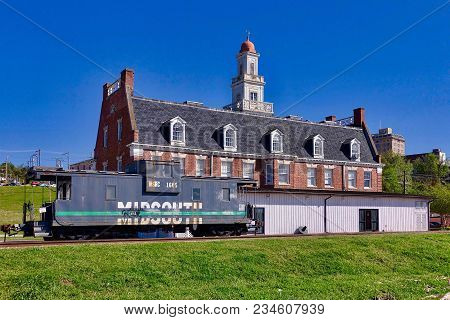 Vicksburg, Usa, 2018.03.30.: An Old Train Station At Vicksburg In The Usa.
