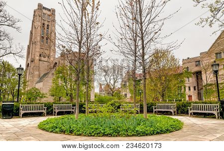 Chicago, Illinois, Usa - April 14, 2012: Square Of Chicago University Campus With View Of Rockefelle