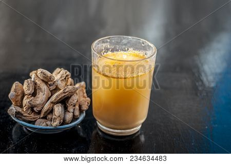 Dried Ginger Or Zingiber Officinale Or Soth,sonth With Ayurvedic Medicinal Extracted Juice In A Tran