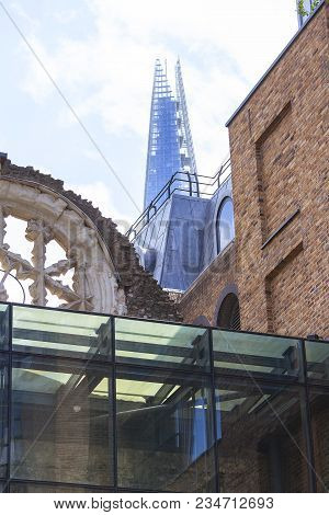 Winchester Palace, Rose Window, The Shard Skyscraper In The Background, London, United Kingdom.