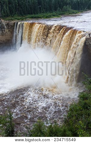 Alexandra Falls Tumble 32 Meters Over The Hay River, Twin Falls Gorge Territorial Park Northwest Ter