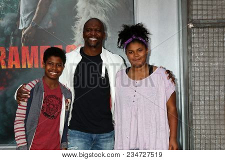 LOS ANGELES - APR 4:  Isaiah Crews, Terry Crews, Wynfrey Crews at the 