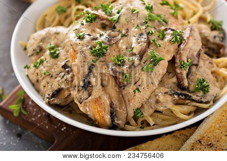 Chicken Marsala With Mashrooms And Linguine Pasta