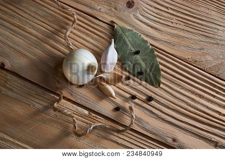 Garlic, Onion, Bay Leaf, Black Pepper On A Wooden Table. Garlics. Sliced Garlic, Garlic Clove, Garli