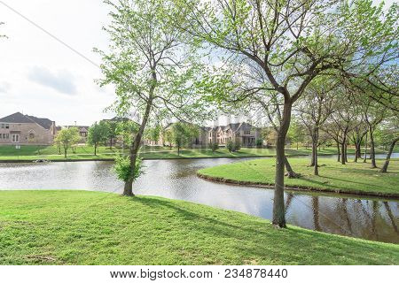 Lakeside Newly Built Homes Near Urban Park In America