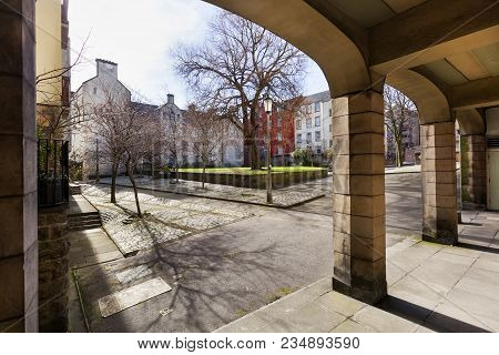 Apartments In A Nice Neighborhood Near The Royal Mile In The Old Town Of Edinburgh