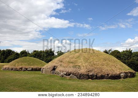 Newgrange And Knowth