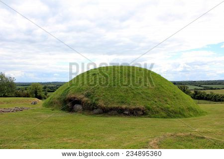 Newgrange And Knowth