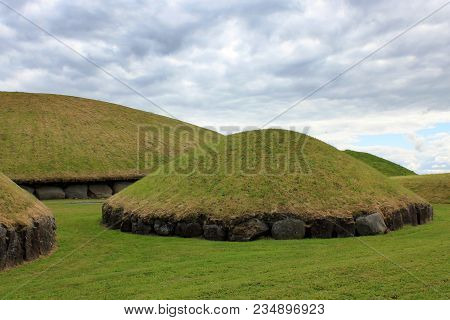 Newgrange And Knowth