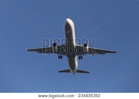 Airplane Approach To Landing