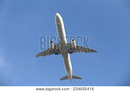 Airplane Approach To Landing