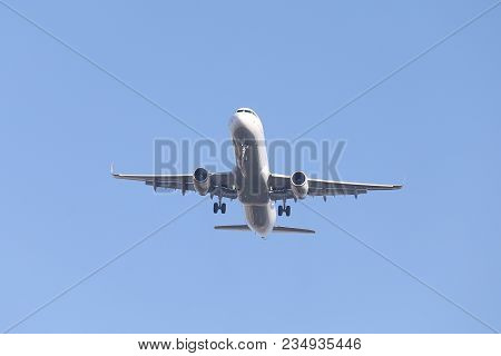 Airplane Approach To Landing