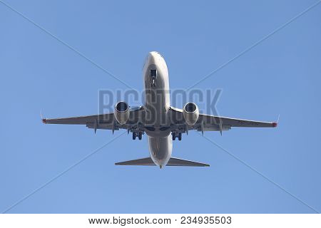 Airplane Approach To Landing