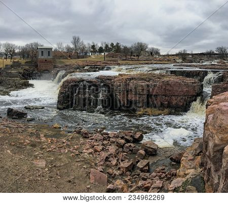 The Big Sioux River Flows Over Rocks In Sioux Falls South Dakota With Views Of Wildlife, Ruins, Park