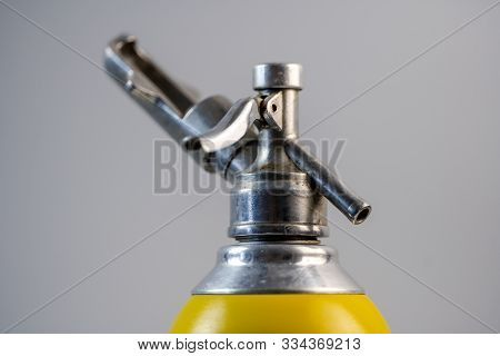 A Device For Producing Sparkling Water.a Device For Producing Sparkling Water