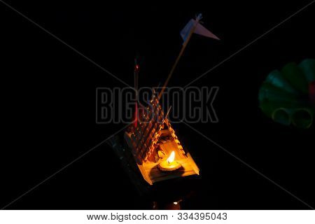 Loykratong Festival In Thailand People Come Out To Loi Krathong To Ask For Blessings From Phra Mae K