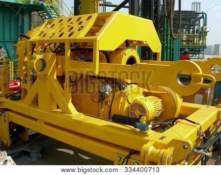 Drilling Top Drive On The Deck In Uae Ready To Be Fitted To Jack Up Rig.