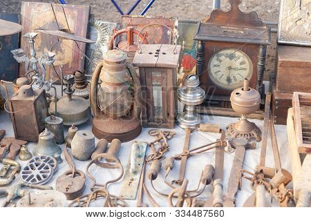 Moscow. Russia. September 2018. Flea Market. Sale Of Old Things. Novice Antique Dealer.