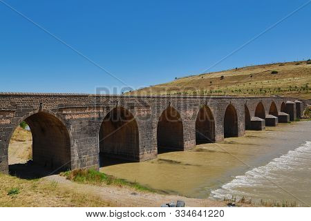Ten Arches Bridge  ( Dicle Bridge )
Sancaroglu Ubeydoglu Yusuf