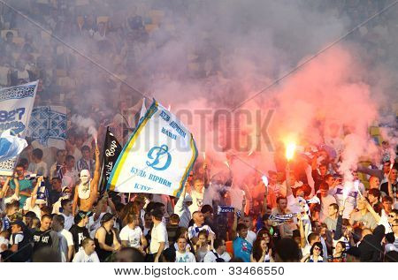FC Dynamo Kyiv Team sostenitori dimostrare il loro sostegno