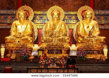 Le tre statue di Buddha cinese