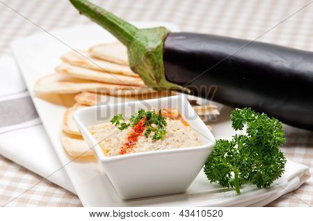 Moutabal Baba Ghanoush bakłażan Dip