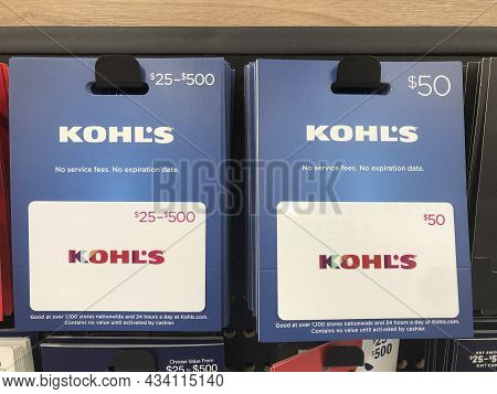 Indianapolis - Circa September 2021: Kohls Gift Cards. Kohls Is Accepting Amazon Returns Free Of Cha