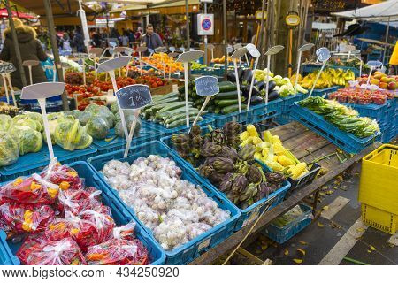 Amsterdam, Netherlands - Nov 28, 2019 : Many Kind Of Fruits On Sell In Albert Cuyp Market In Amsterd