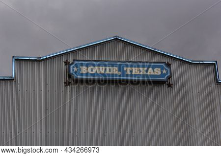Bowie Texas Sign On Barn With Neon